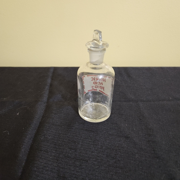 Pyrex Clear Glass Bottle with Red Nitric Acid Label - Picture 2 of 3